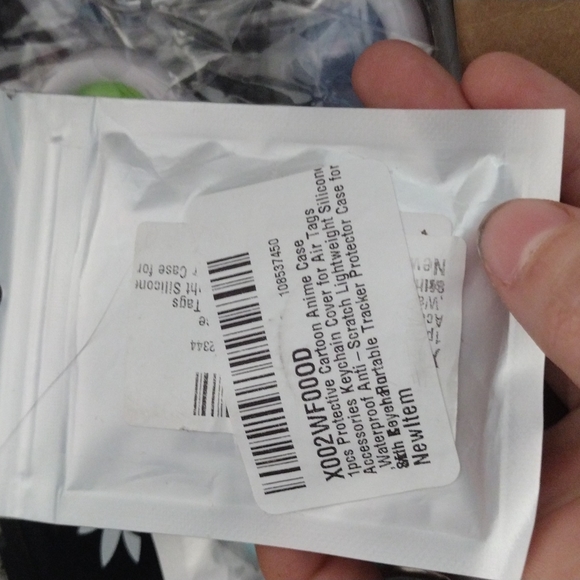 BRAND NEW !!! Apple air tag case FACTORY SEALED - Picture 3 of 3